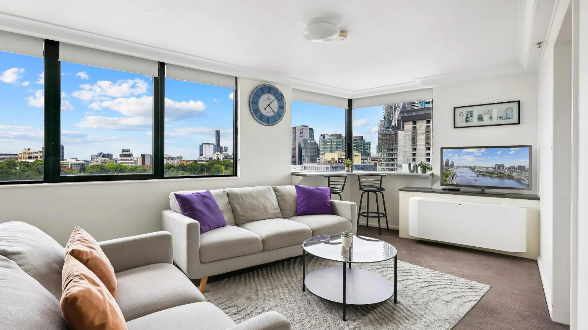 1-Bed Brisbane City Pad With Sweeping Views 0*,  Australië