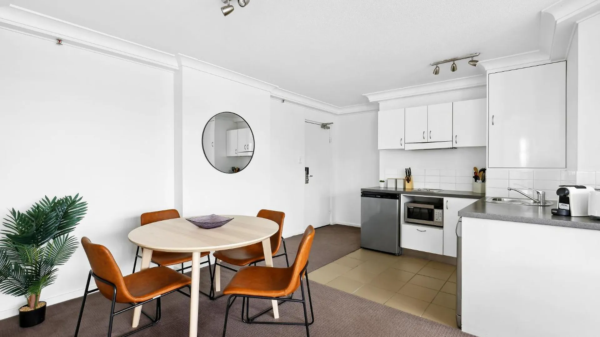 1-Bed Brisbane City Pad With Sweeping Views Australië